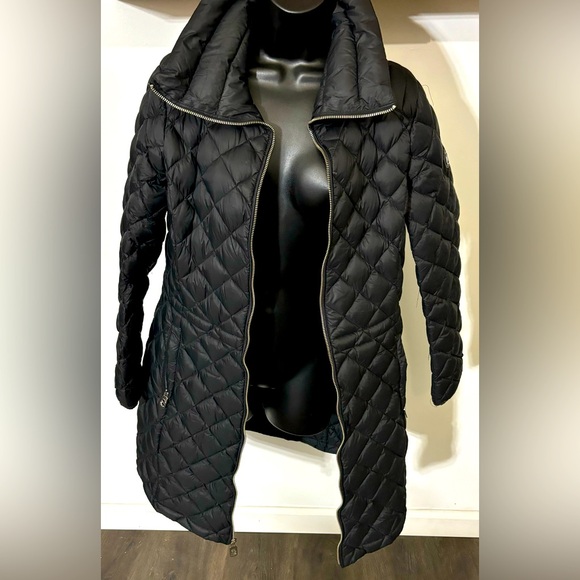 Michael Kors Jackets & Blazers - Michael Kors down coat Black Size Medium, zip up turtleneck. Straight Fitted